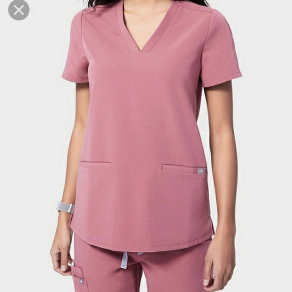 CLEAN, USED Figs - M - Mauve Three-Pocket Casma Scrub Top - GENTLY USED - Picture 5 of 5